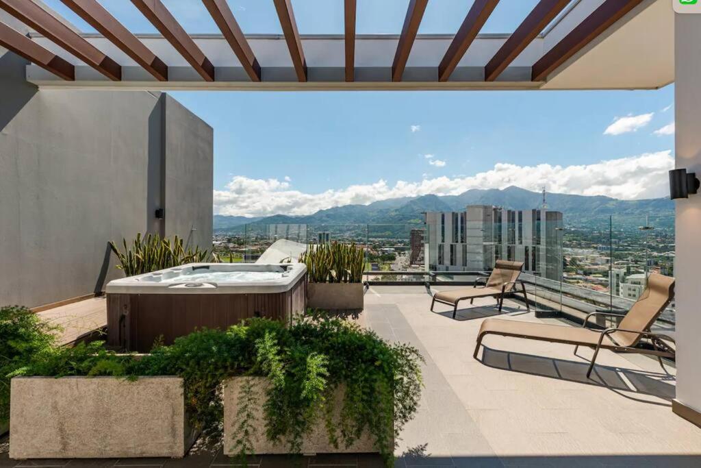 Rooftop Jacuzzi - 18th Floor View * Mata de Palo
